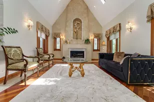 6738 N Sauganash Ave, Lincolnwood, IL 60712 - Photo 4