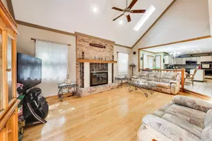 1120 Redwood Dr, Algonquin, IL 60102 - Photo 2