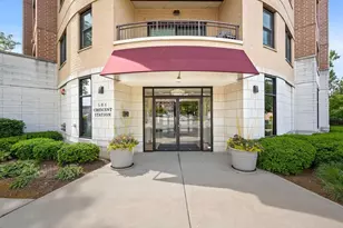 586 Crescent Blvd, Glen Ellyn, IL 60137 - Photo 2