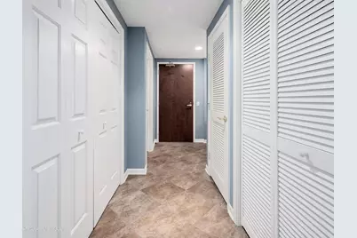 586 Crescent Boulevard #304, Glen Ellyn, IL 60137 - Photo 4