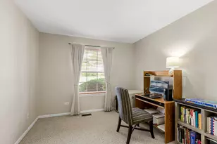 928 N Village Dr, Round Lake Beach, IL 60073 - Photo 10