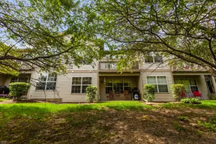 928 N Village Dr, Round Lake Beach, IL 60073 - Photo 16