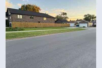 4902 S Lockwood Avenue, Chicago, IL 60638 - Photo 2