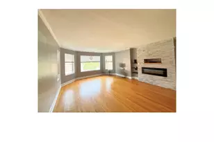 6926 S Paxton Ave, Chicago, IL 60649 - Photo 2