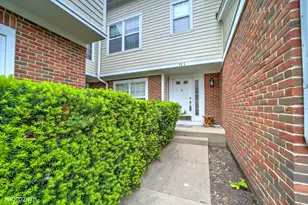 763 Grosse Pointe Cir, Vernon Hills, IL 60061 - Photo 2