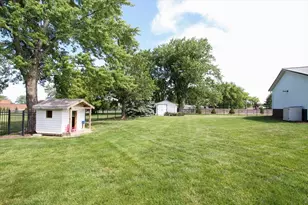 888 Sunset Ln, Sycamore, IL 60178 - Photo 32