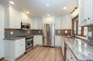888 Sunset Ln, Sycamore, IL 60178 - Photo 10