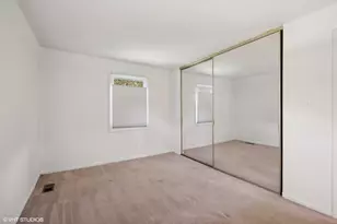 19128 S Pine Dr, Country Club Hills, IL 60478 - Photo 10