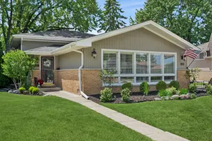 576 Bedford Ln, Des Plaines, IL 60016 - Photo 1