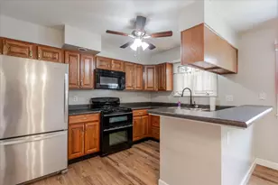 513 Maizefield Ave, Bloomington, IL 61701 - Photo 10