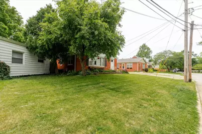 513 Maizefield Avenue, Bloomington, IL 61701 - Photo 2