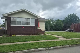 502 N Jackson St, Harrisburg, IL 62946 - Photo 2