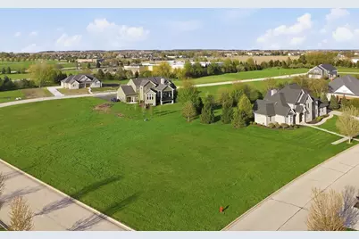 247 Merry Oaks Drive, Sycamore, IL 60178 - Photo 2
