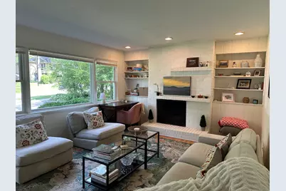 651 Lincoln Avenue, Lake Bluff, IL 60044 - Photo 2