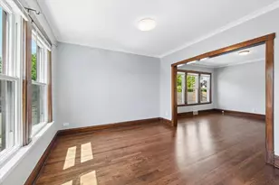 4854 W Winnemac Ave, Chicago, IL 60630 - Photo 2