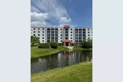 375 Plum Creek Drive #402, Wheeling, IL 60090 - Photo 1