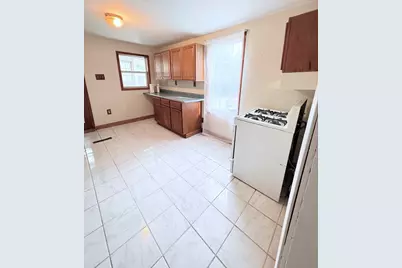 1132 E Locust Street, Dekalb, IL 60115 - Photo 4