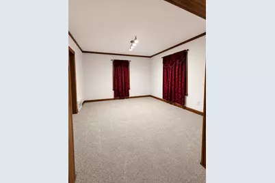 1132 E Locust Street, Dekalb, IL 60115 - Photo 8