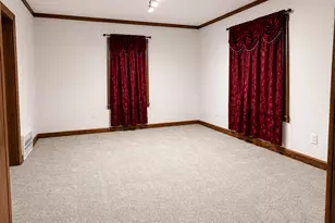 1132 E Locust St, Dekalb, IL 60115 - Photo 8