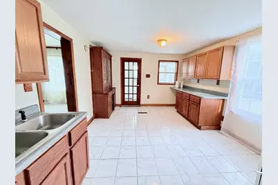 1132 E Locust Street, Dekalb, IL 60115 - Photo 2