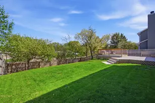 221 Stafford Dr, Mundelein, IL 60060 - Photo 22