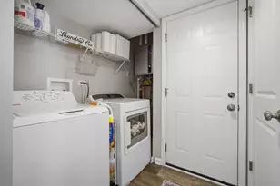 221 Stafford Dr, Mundelein, IL 60060 - Photo 14