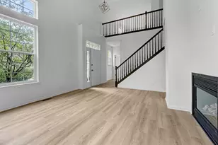 1089 Ellsworth Dr, Grayslake, IL 60030 - Photo 2