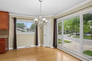 900 Arthur Dr, Lombard, IL 60148 - Photo 8