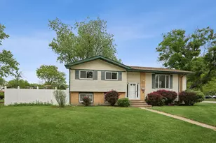 900 Arthur Dr, Lombard, IL 60148 - Photo 2