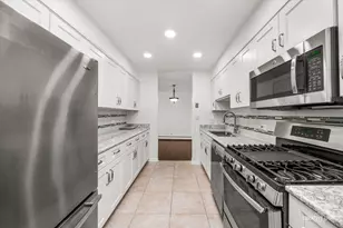 1004 N Mill St, Naperville, IL 60563 - Photo 6