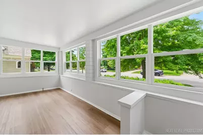 216 S Commonwealth Avenue, Aurora, IL 60506 - Photo 4