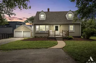 923 W Plainfield Rd, La Grange Highlands, IL 60525 - Photo 1