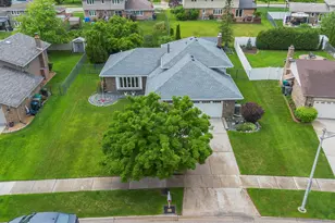 14030 Charleston Dr, Orland Park, IL 60462 - Photo 2