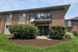 2300 Beau Monde Ln, Lisle, IL 60532 - Photo 2