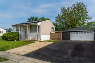 304 Hamrick Ave, Romeoville, IL 60446 - Photo 2
