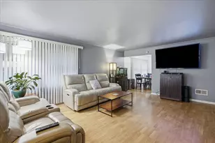 8920 Bennett Ave, Evanston, IL 60203 - Photo 6