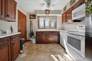 9504 S 86th Ave, Hickory Hills, IL 60457 - Photo 14