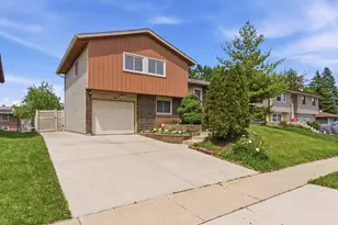 824 Oakton Ave, Romeoville, IL 60446 - Photo 2