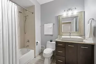 421 W Huron St, Chicago, IL 60654 - Photo 18
