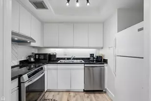 40 E Delaware Pl, Chicago, IL 60611 - Photo 8