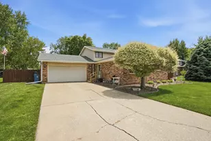 1150 Pheasant Dr, Bradley, IL 60915 - Photo 2