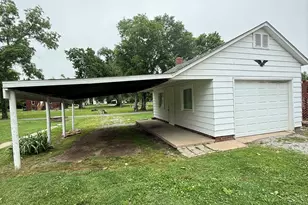 410 E Locust St, Harrisburg, IL 62946 - Photo 4