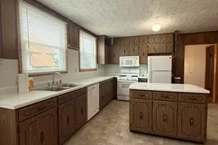 410 E Locust St, Harrisburg, IL 62946 - Photo 14