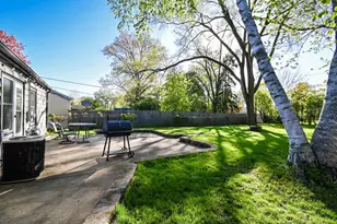 127 S Hawthorne Blvd, Mundelein, IL 60060 - Photo 32