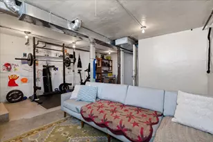 2735 N Ridgeway Ave, Chicago, IL 60647 - Photo 32