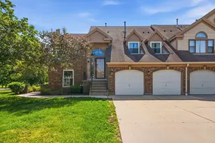 489 Banyan Tree Ln, Buffalo Grove, IL 60089 - Photo 1
