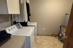 1523 Grand Dr, Dekalb, IL 60115 - Photo 16