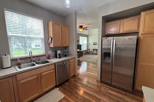 1523 Grand Dr, Dekalb, IL 60115 - Photo 6