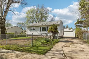 2716 Mohawk Rd, Waukegan, IL 60087 - Photo 2
