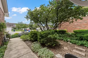 1253 Reading Ct, Wheaton, IL 60189 - Photo 2